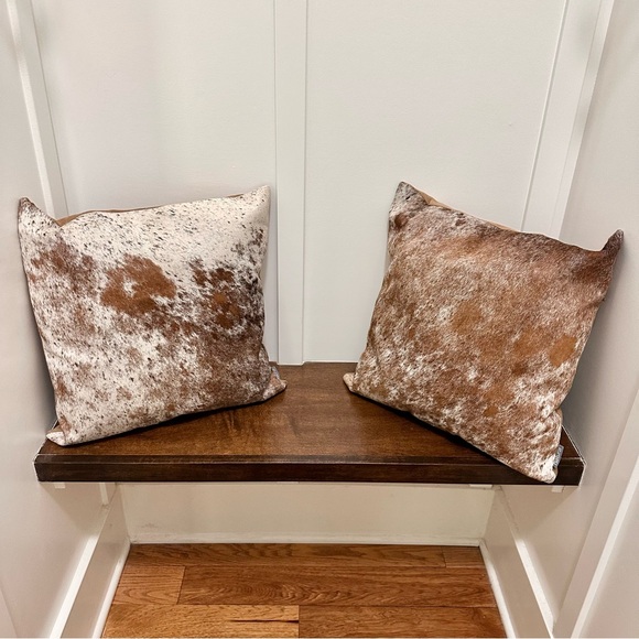 Set of 2 Cowhide Pillows 17 x 17 Inches Brown Beige Tan White EUC! Home Decor - Picture 9 of 13